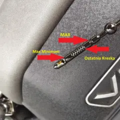 Jak odczytać poziom oleju na bagnecie: poziom oleju jest między "Max" a "Ostatnia Kreska", co oznacza prawidłowy stan.