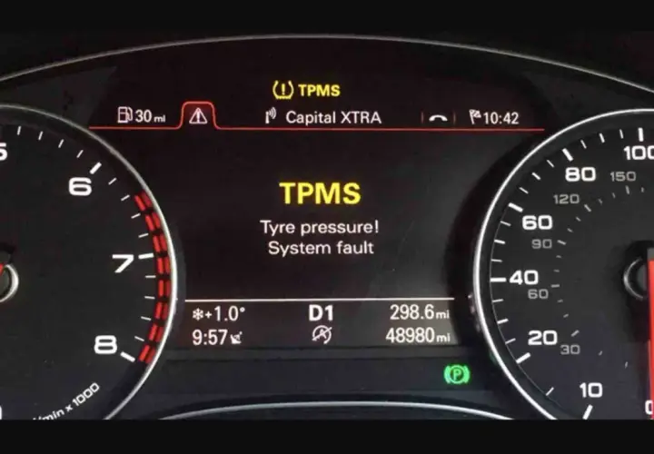 Kontrolka TPMS w Audi A4 B8 świeci się, informując o błędzie systemu ciśnienia w oponach. Jak skasować kontrolkę ciśnienia w oponach Audi A4 B8?