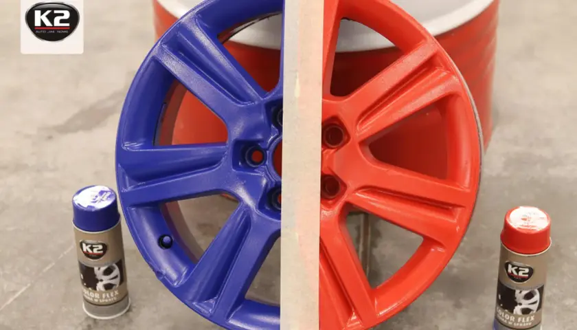 Felga aluminiowa podzielona na dwie części: niebieską i czerwoną. Obok puszki z farbą K2 Color Flex, pokazujące czym pomalować felgi aluminiowe.