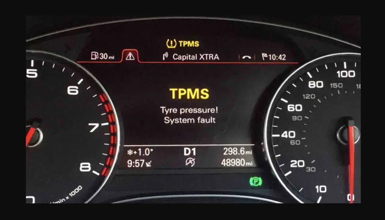 Kontrolka TPMS w Audi A4 B8 świeci się, informując o błędzie systemu ciśnienia w oponach. Jak skasować kontrolkę ciśnienia w oponach Audi A4 B8?
