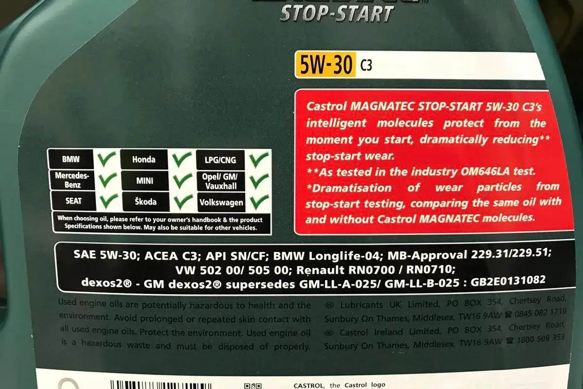 Olej silnikowy Castrol MAGNATEC 5W-30 C3 chroni przed zużyciem przy starcie. Czy olej silnikowy ma datę ważności? Sprawdź opakowanie.